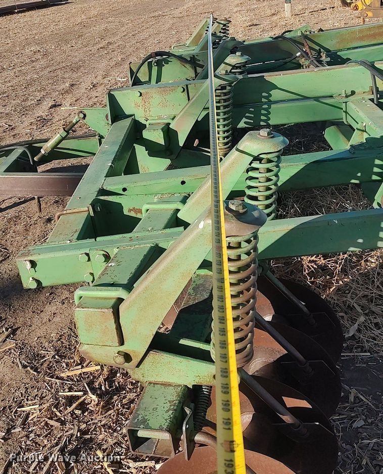 image for item DK7143 John Deere  disk ripper