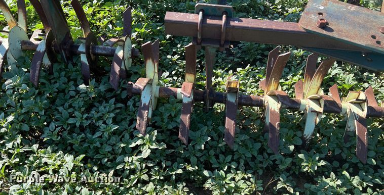 image for item DK7143 John Deere  disk ripper