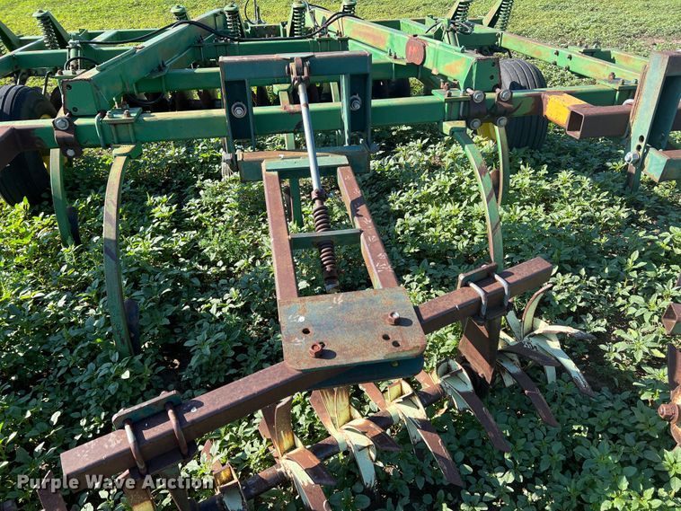 image for item DK7143 John Deere  disk ripper