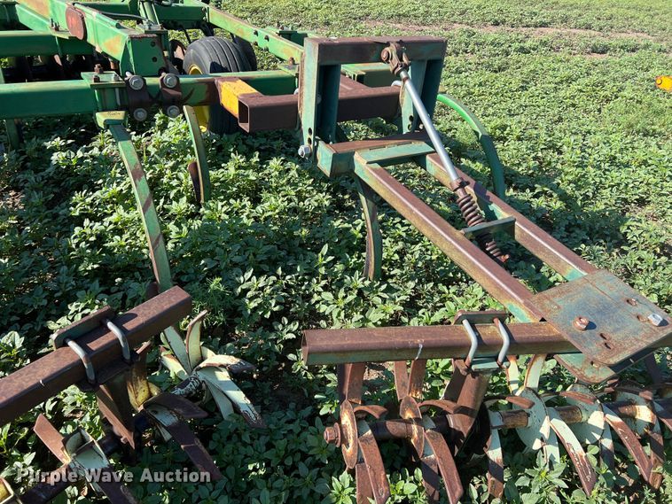 image for item DK7143 John Deere  disk ripper