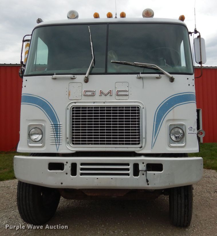 image for item DN1730 1970 GMC Astro 95  grain truck