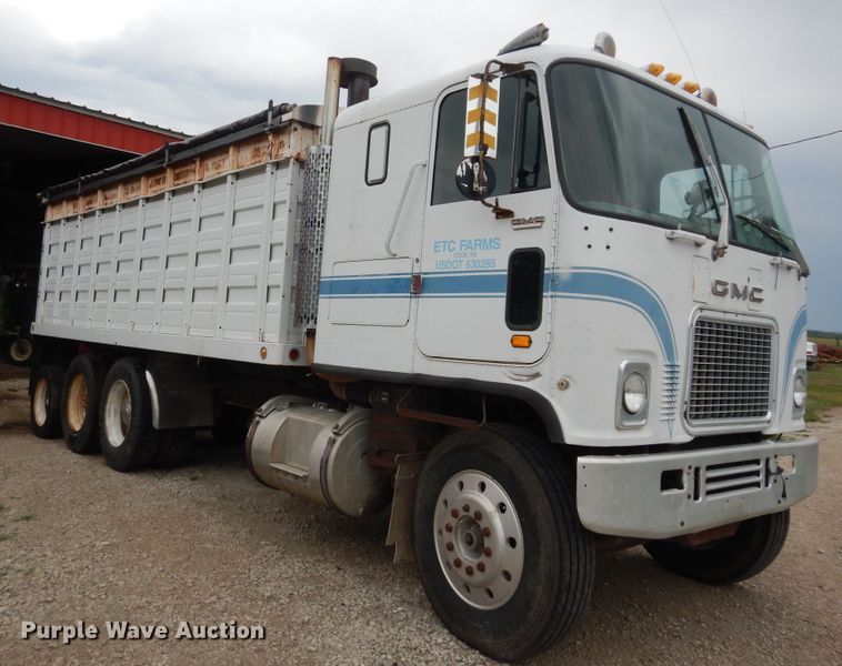 image for item DN1730 1970 GMC Astro 95  grain truck