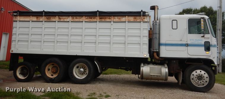 image for item DN1730 1970 GMC Astro 95  grain truck