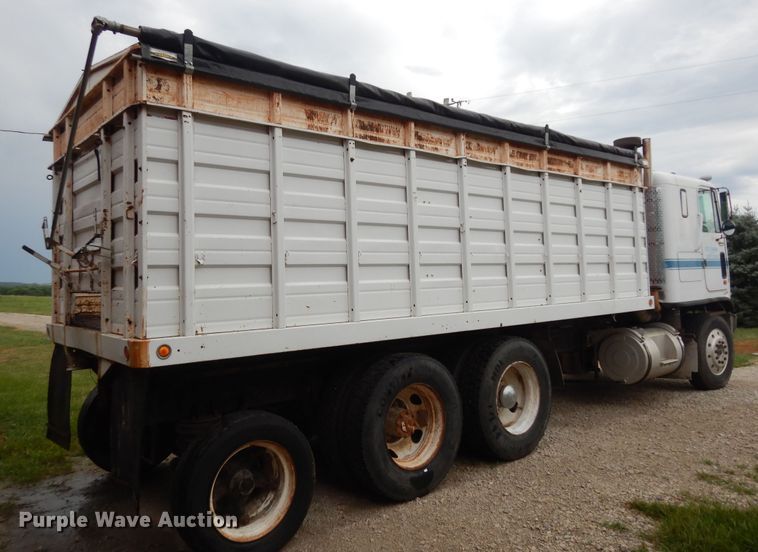 image for item DN1730 1970 GMC Astro 95  grain truck