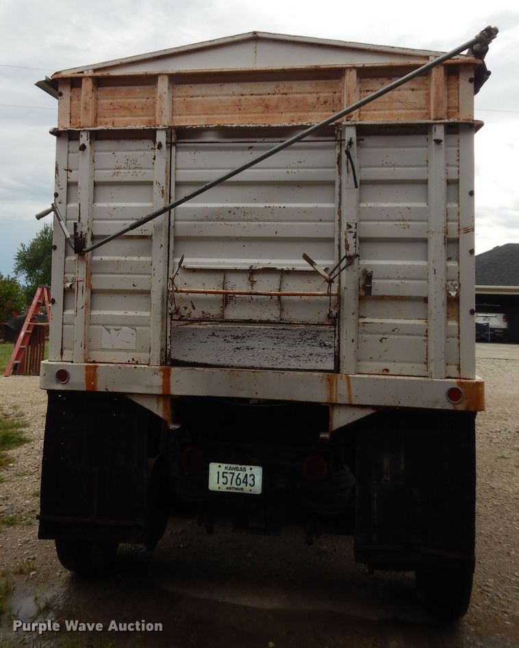 image for item DN1730 1970 GMC Astro 95  grain truck