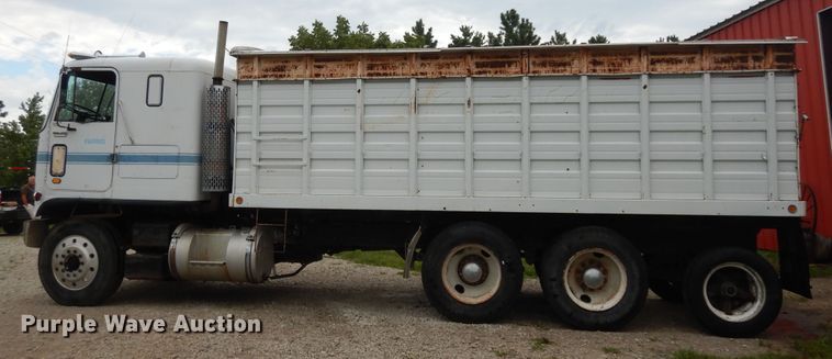 image for item DN1730 1970 GMC Astro 95  grain truck