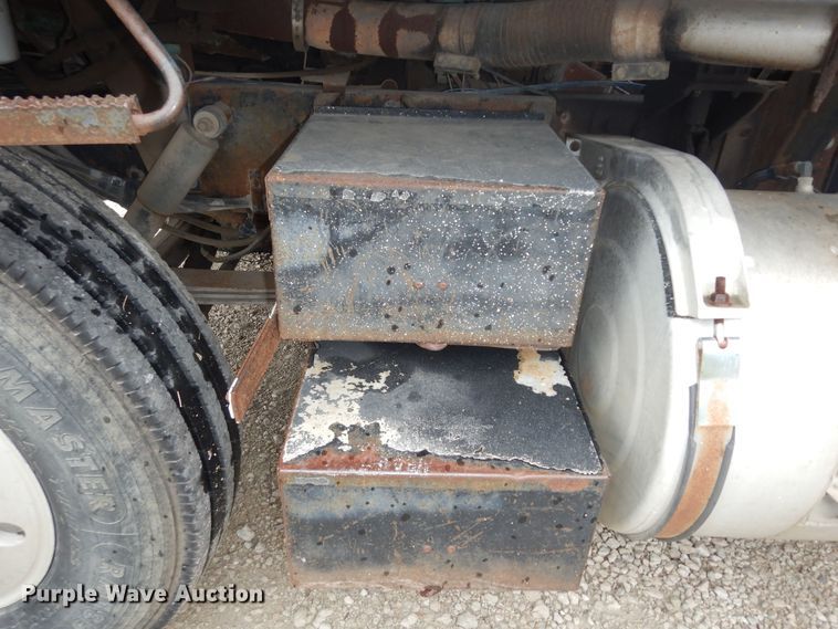 image for item DN1730 1970 GMC Astro 95  grain truck