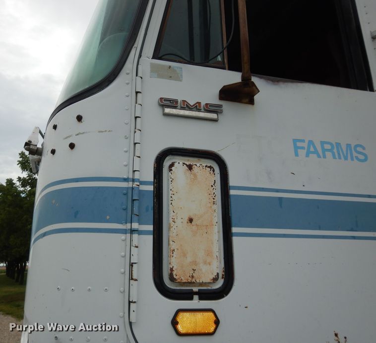 image for item DN1730 1970 GMC Astro 95  grain truck