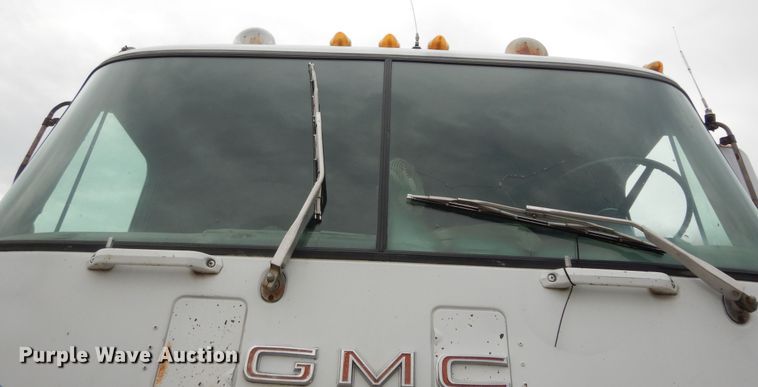 image for item DN1730 1970 GMC Astro 95  grain truck