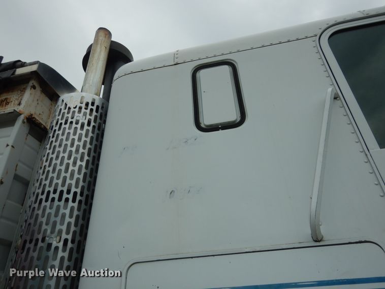 image for item DN1730 1970 GMC Astro 95  grain truck