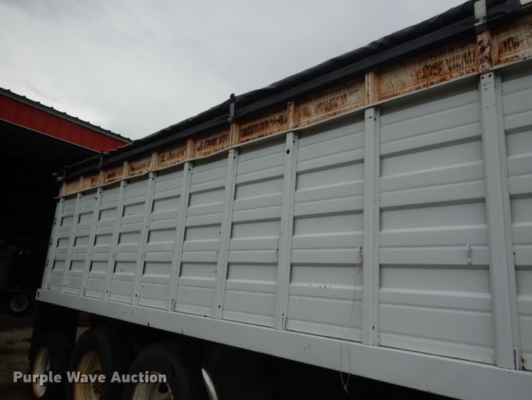 image for item DN1730 1970 GMC Astro 95  grain truck
