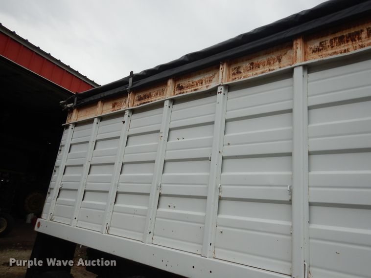 image for item DN1730 1970 GMC Astro 95  grain truck