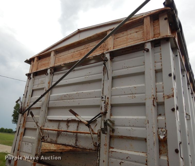 image for item DN1730 1970 GMC Astro 95  grain truck