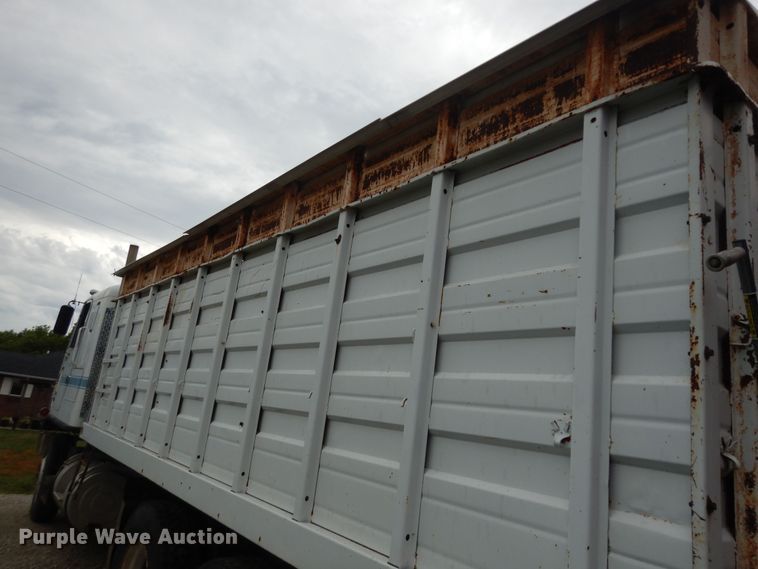 image for item DN1730 1970 GMC Astro 95  grain truck