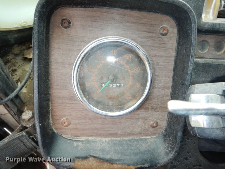 image for item DN1730 1970 GMC Astro 95  grain truck