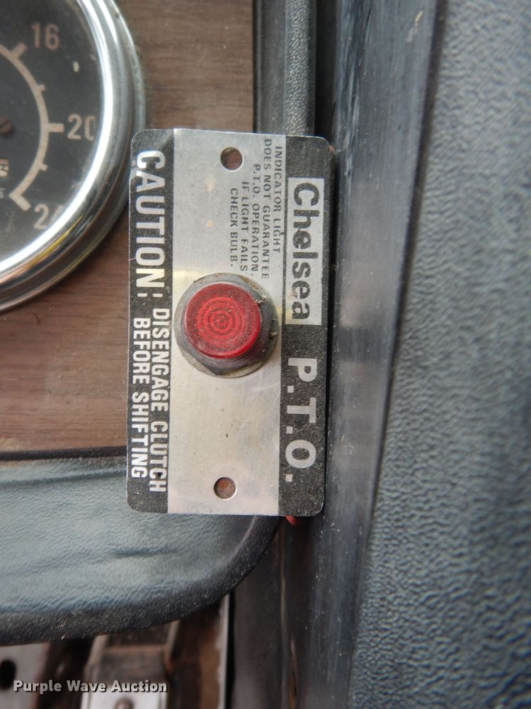 image for item DN1730 1970 GMC Astro 95  grain truck