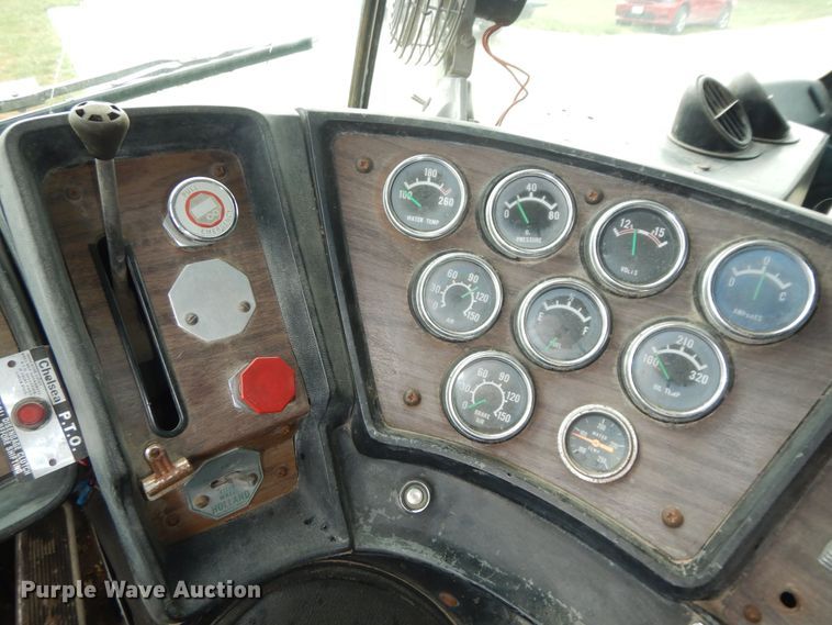 image for item DN1730 1970 GMC Astro 95  grain truck