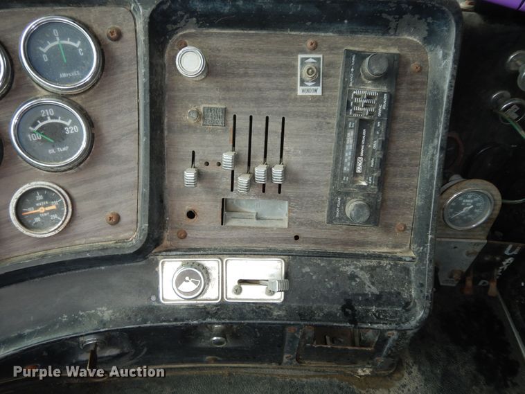 image for item DN1730 1970 GMC Astro 95  grain truck