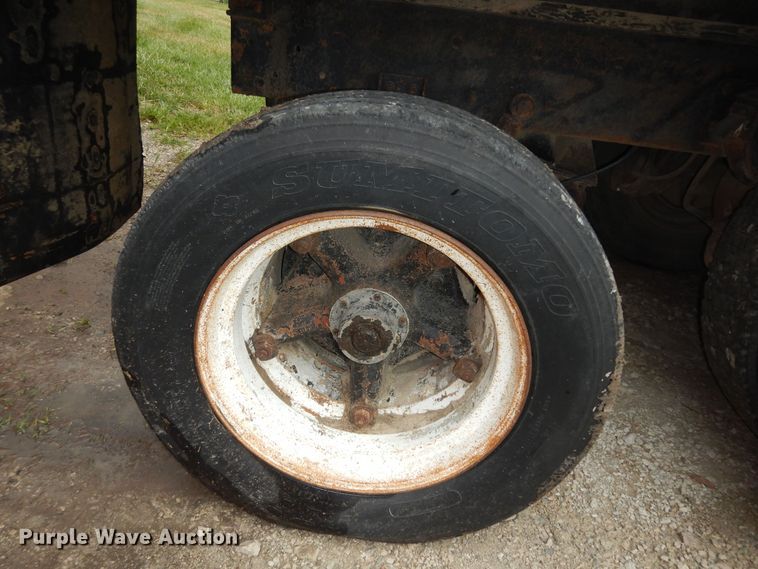 image for item DN1730 1970 GMC Astro 95  grain truck