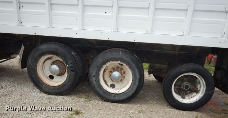 image for item DN1730 1970 GMC Astro 95  grain truck