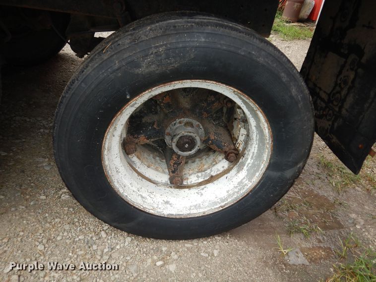 image for item DN1730 1970 GMC Astro 95  grain truck