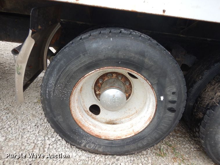 image for item DN1730 1970 GMC Astro 95  grain truck