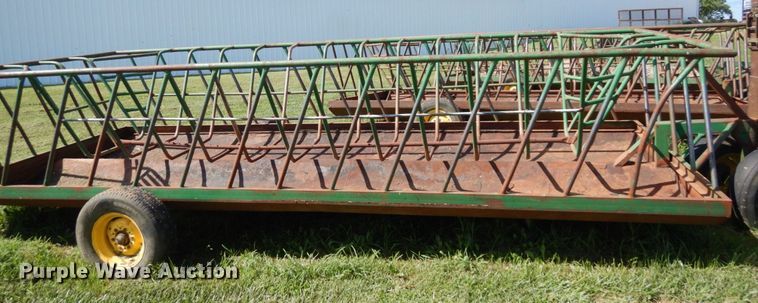 image for item DS1306 Hay bale feeder wagon