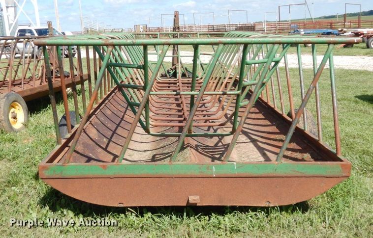 image for item DS1306 Hay bale feeder wagon