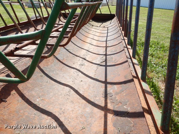 image for item DS1306 Hay bale feeder wagon