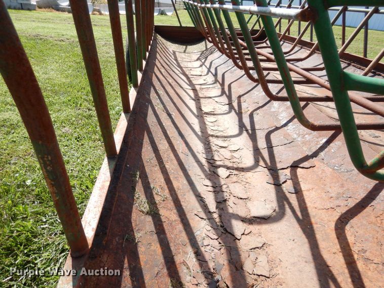 image for item DS1306 Hay bale feeder wagon