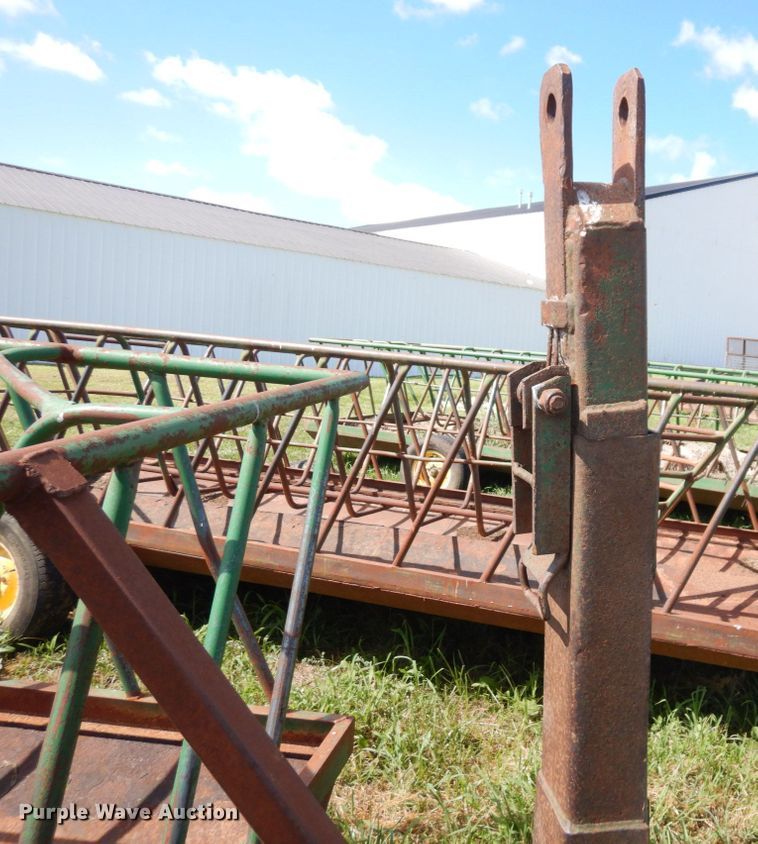 image for item DS1306 Hay bale feeder wagon