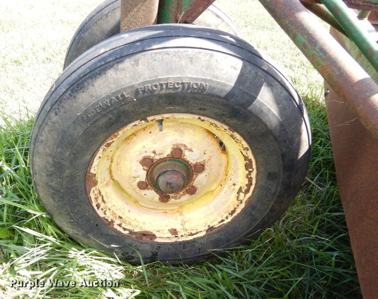 image for item DS1306 Hay bale feeder wagon