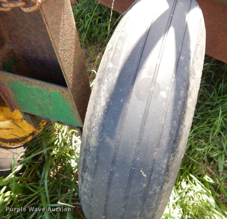 image for item DS1306 Hay bale feeder wagon