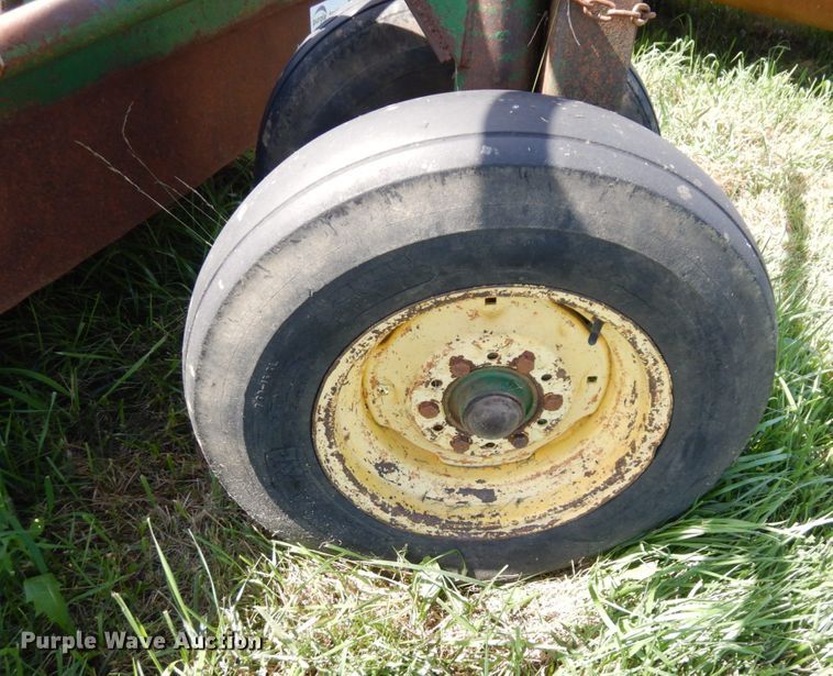 image for item DS1306 Hay bale feeder wagon