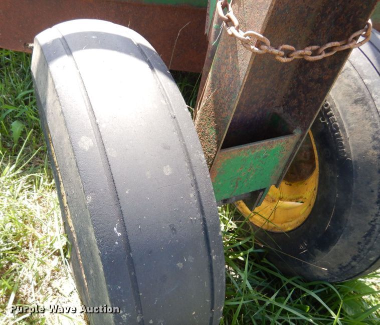 image for item DS1306 Hay bale feeder wagon