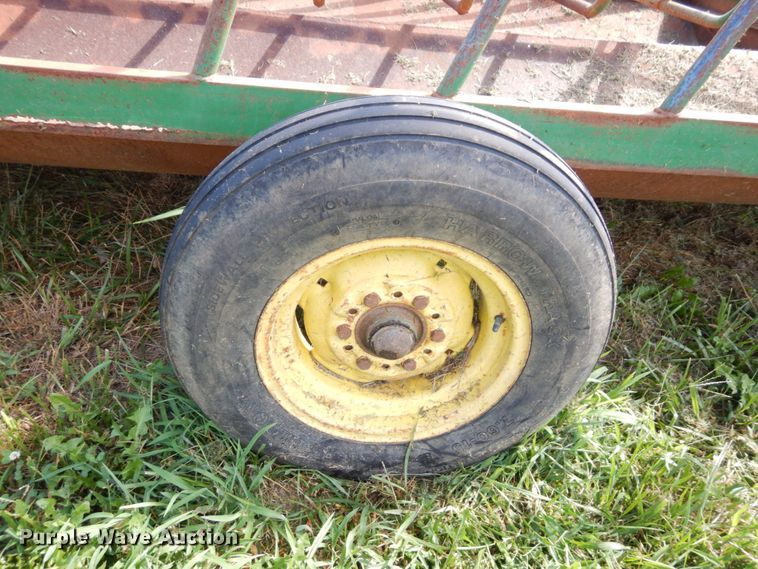 image for item DS1306 Hay bale feeder wagon