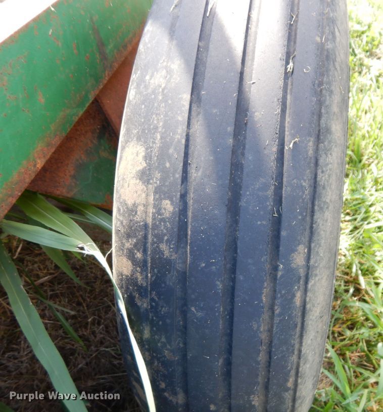 image for item DS1306 Hay bale feeder wagon