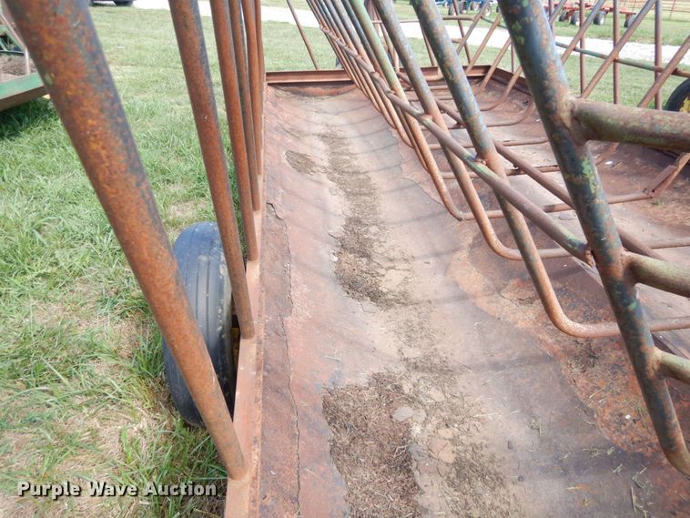 image for item DS1307 Hay bale feeder wagon