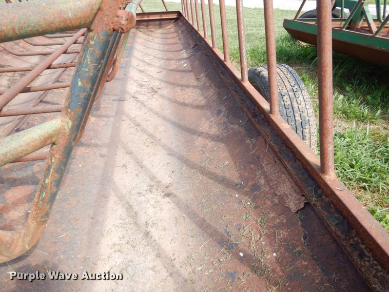 image for item DS1307 Hay bale feeder wagon