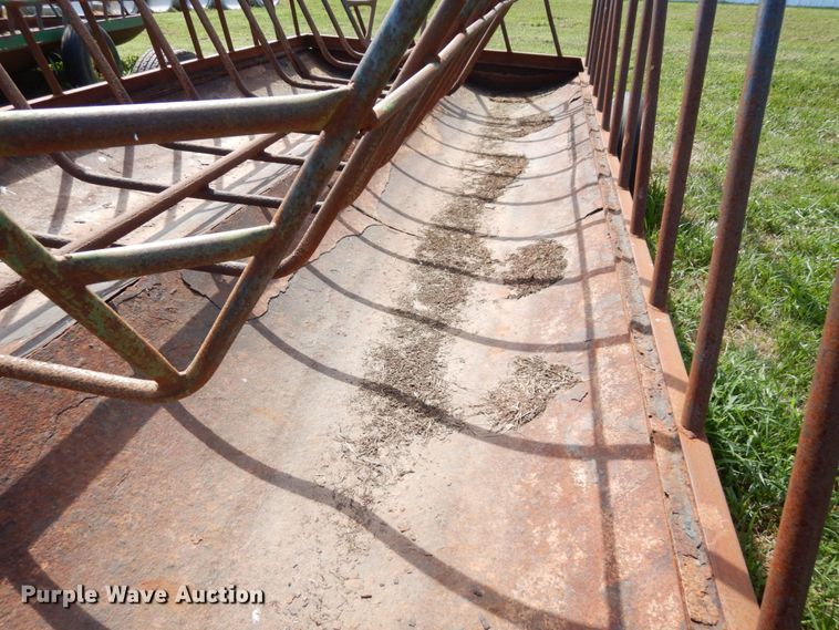 image for item DS1307 Hay bale feeder wagon