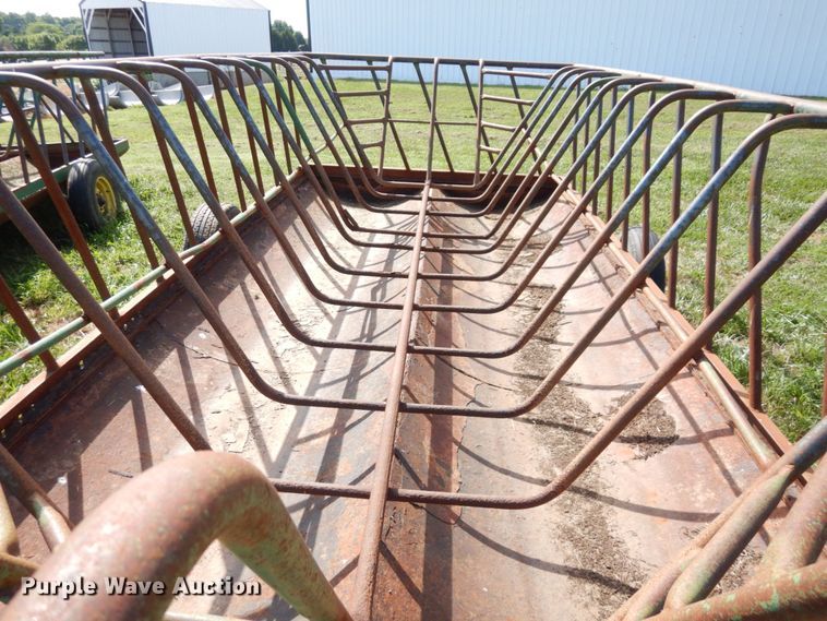 image for item DS1307 Hay bale feeder wagon