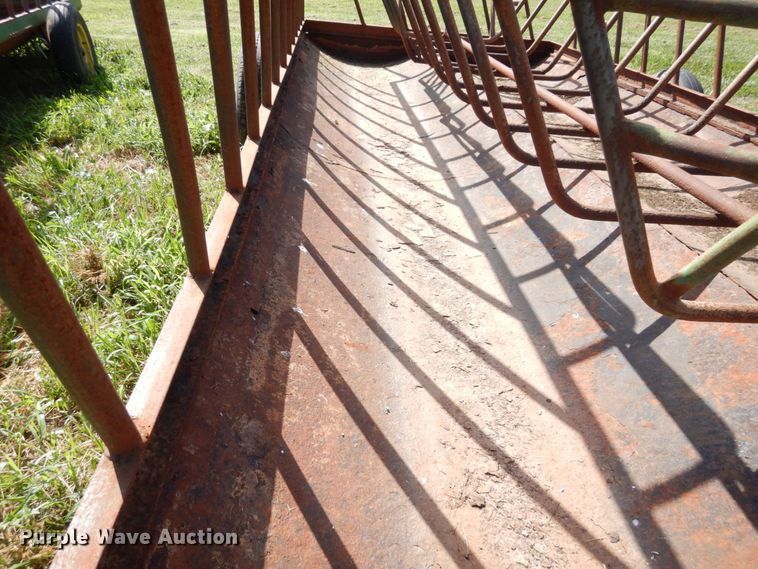 image for item DS1307 Hay bale feeder wagon