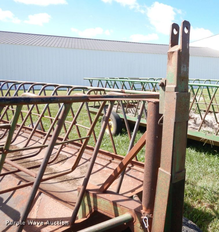 image for item DS1307 Hay bale feeder wagon