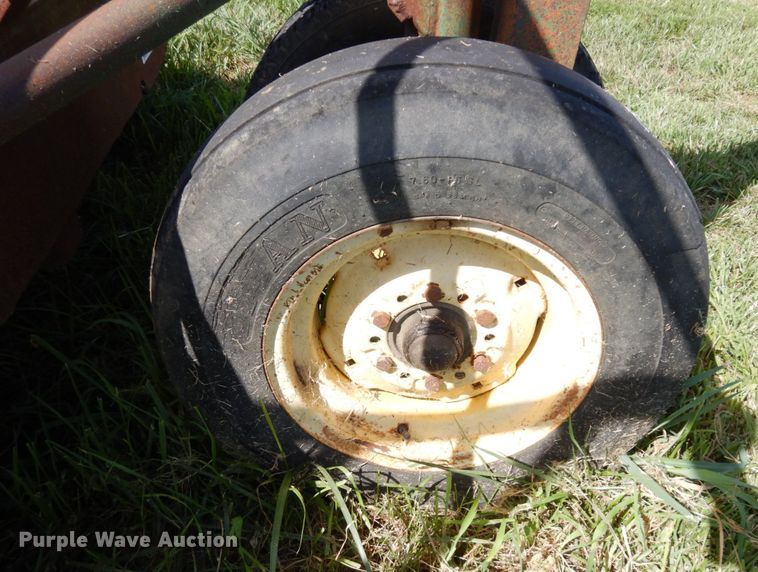 image for item DS1307 Hay bale feeder wagon