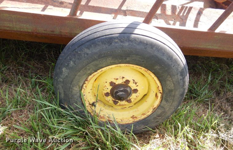 image for item DS1307 Hay bale feeder wagon