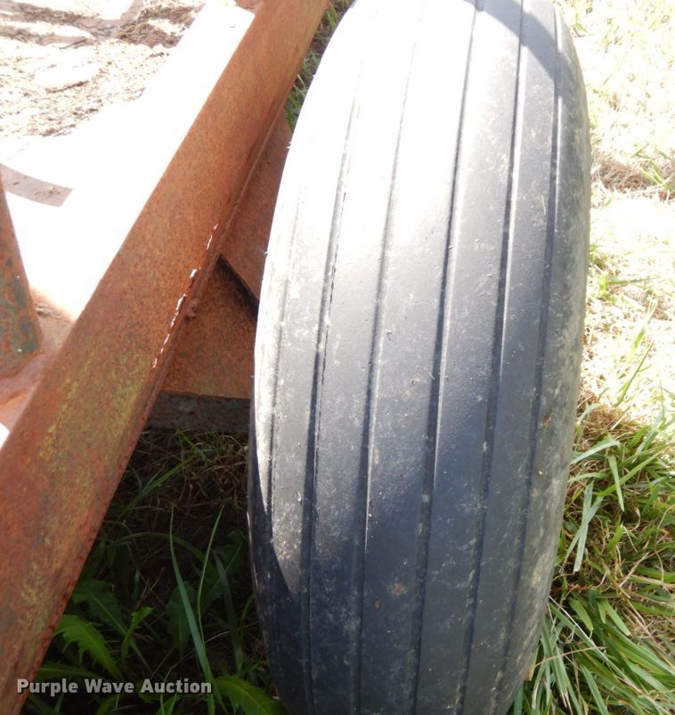 image for item DS1307 Hay bale feeder wagon