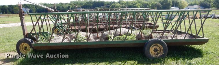 image for item DS1308 Hay bale feeder wagon