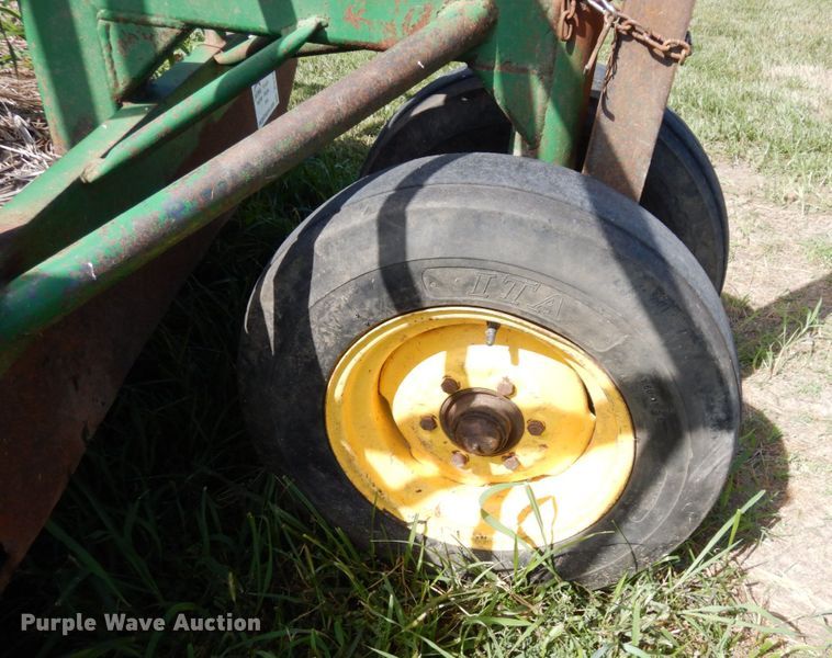 image for item DS1308 Hay bale feeder wagon
