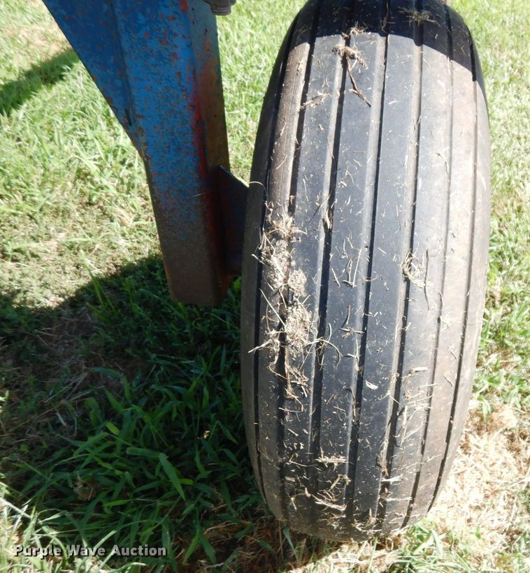 image for item DS1309 (2) NH3 tank running gear