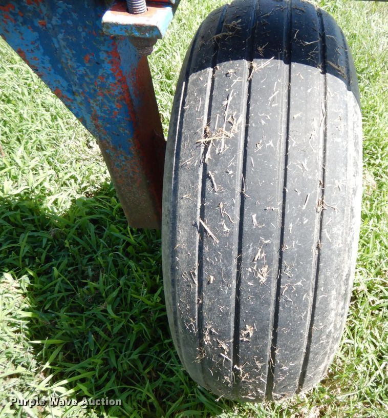 image for item DS1309 (2) NH3 tank running gear